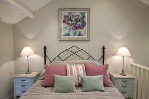 Christina Warwick coach house 17 sm.jpg